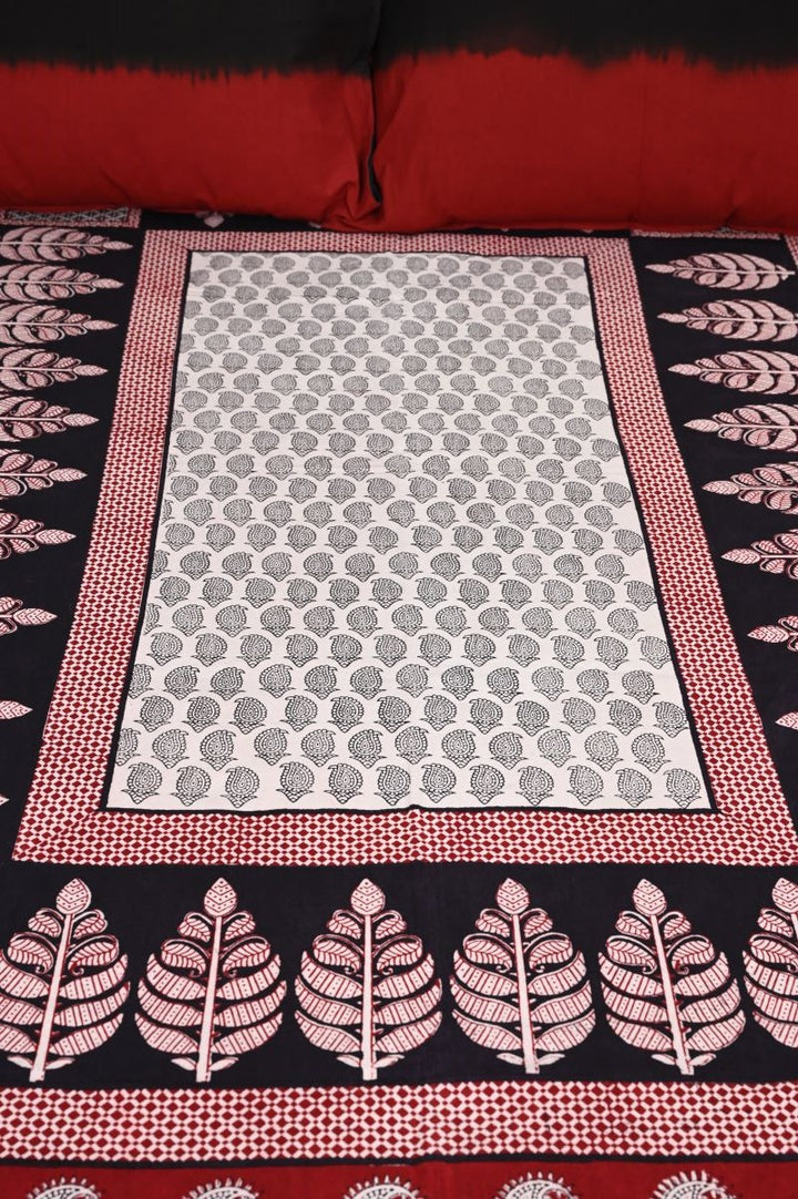 Red-Black-White-Bagh-hand-block-printed-bedsheet-set