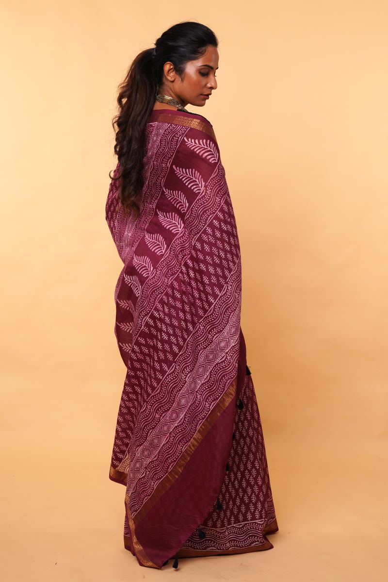 Burgundy Buti Dabu Print Maheshwari Cotton Silk Saree