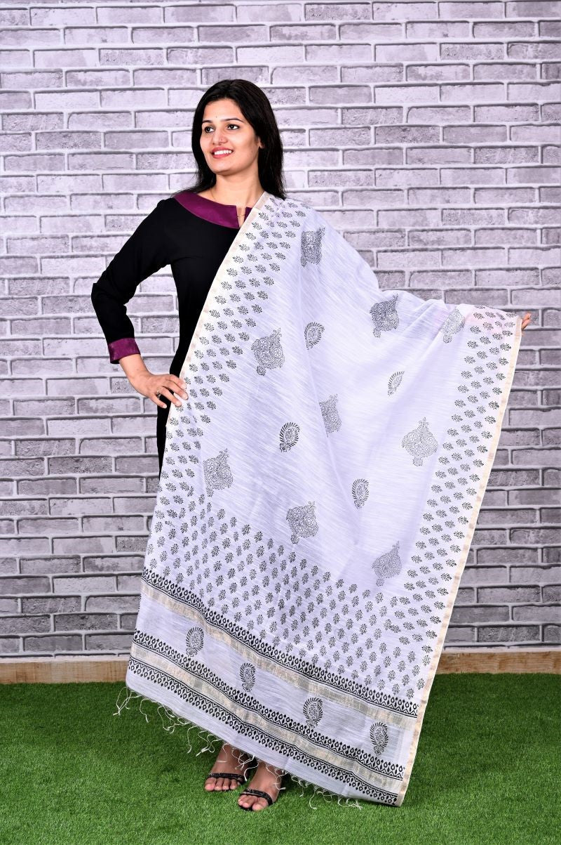 white-black-Maheshwari-Silk-Dupatta