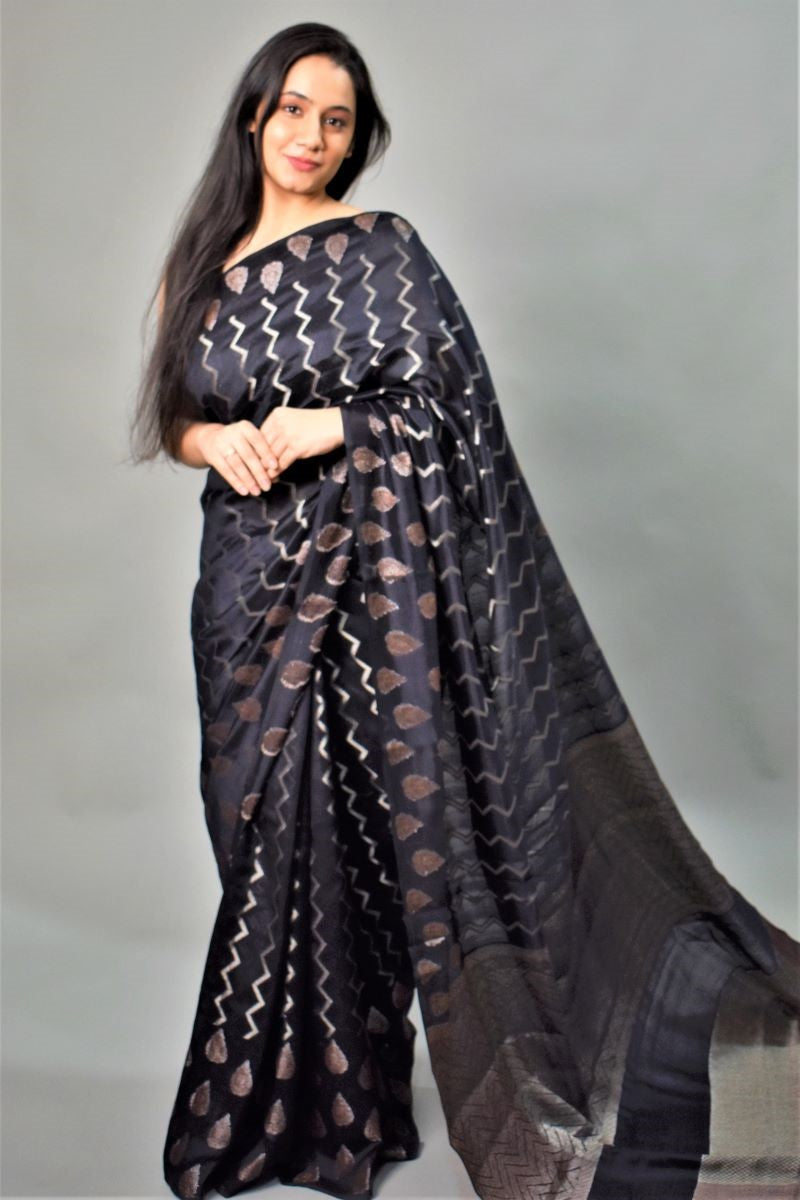 Black Handloom Banarasi Chiniya Silk Saree: House Of Elegance