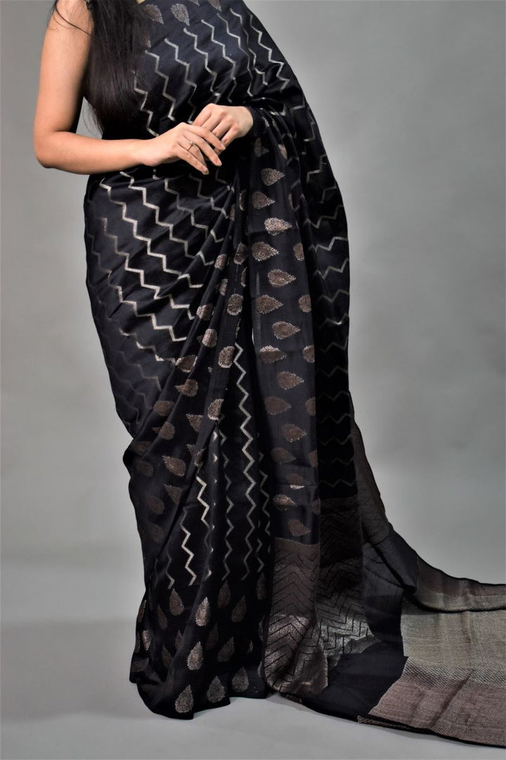 Black Handloom Banarasi Chiniya Silk Saree: House Of Elegance