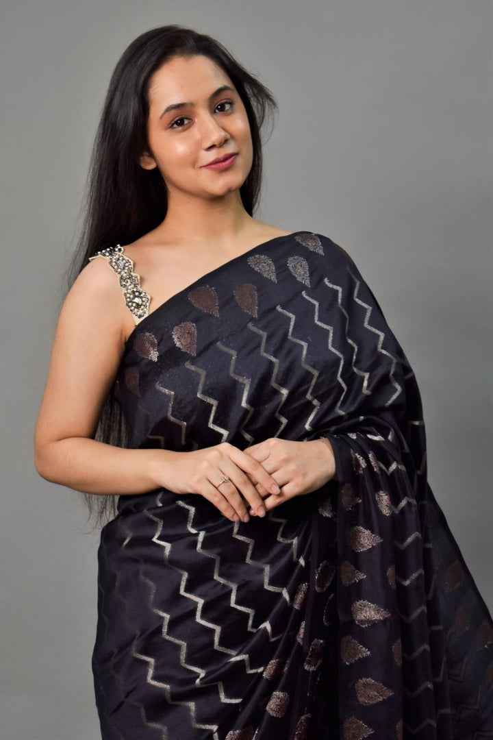 Black Handloom Banarasi Chiniya Silk Saree: House Of Elegance