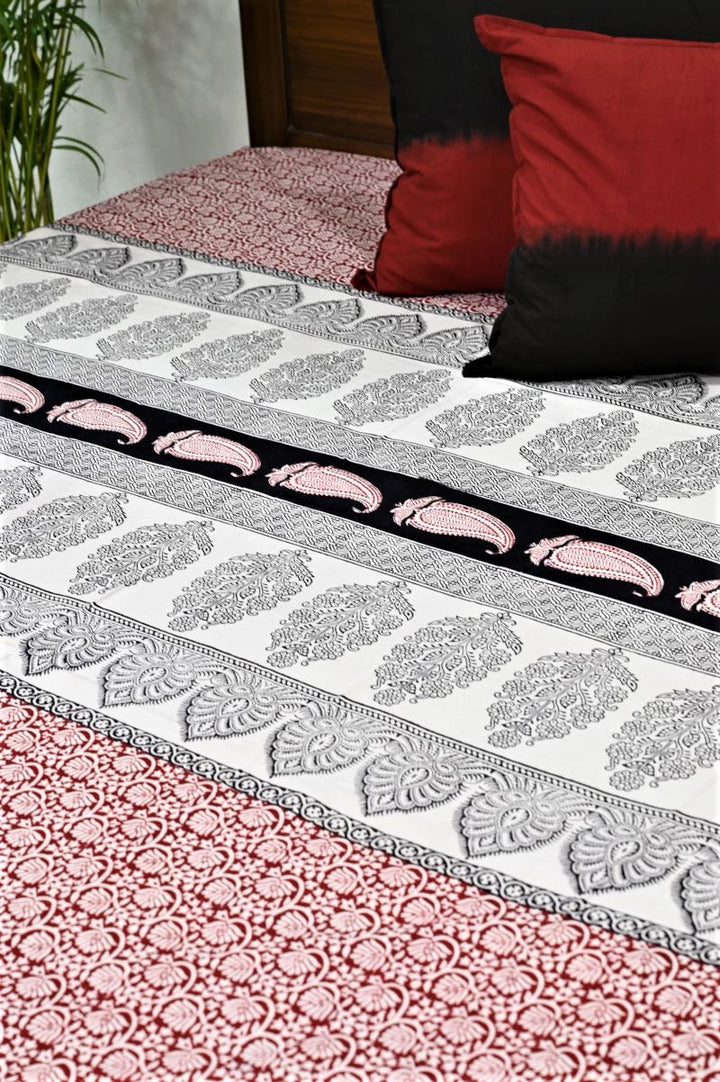 Red-black-white-Bagh-hand-block-printed-bedsheet-set