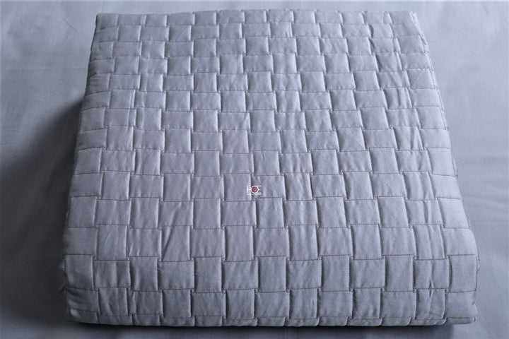 luxurious-bedding-set-with-quilt